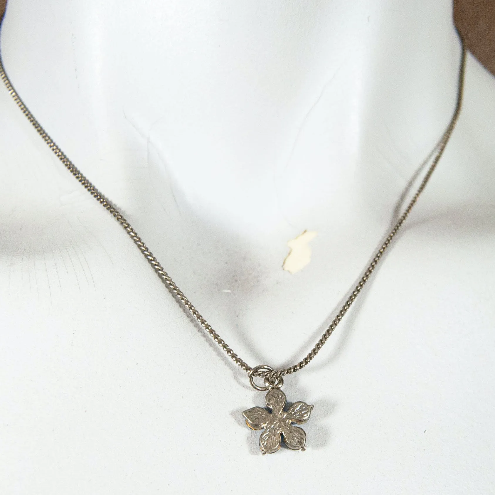 00's Blue Daisy Necklace