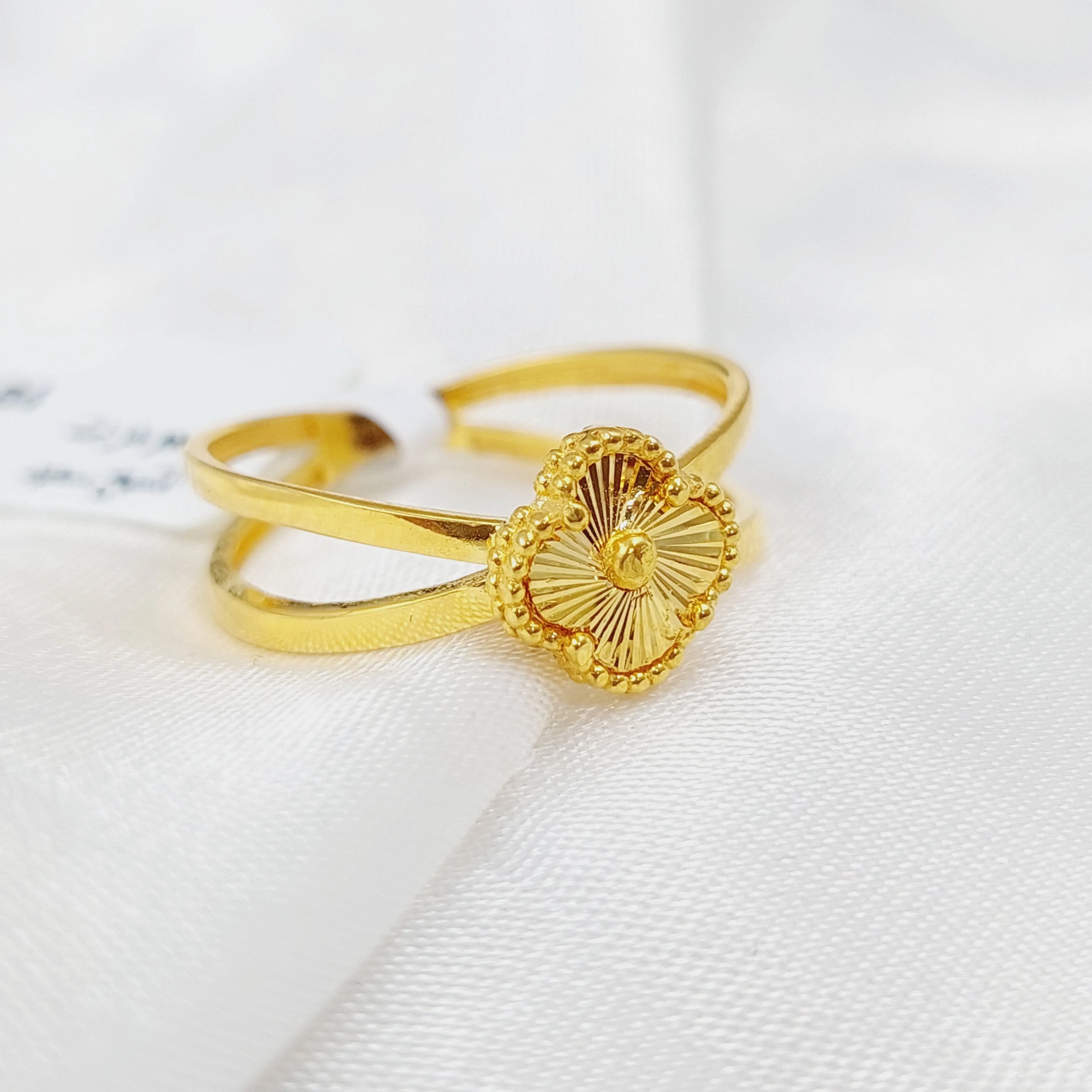 21K Clover Ring