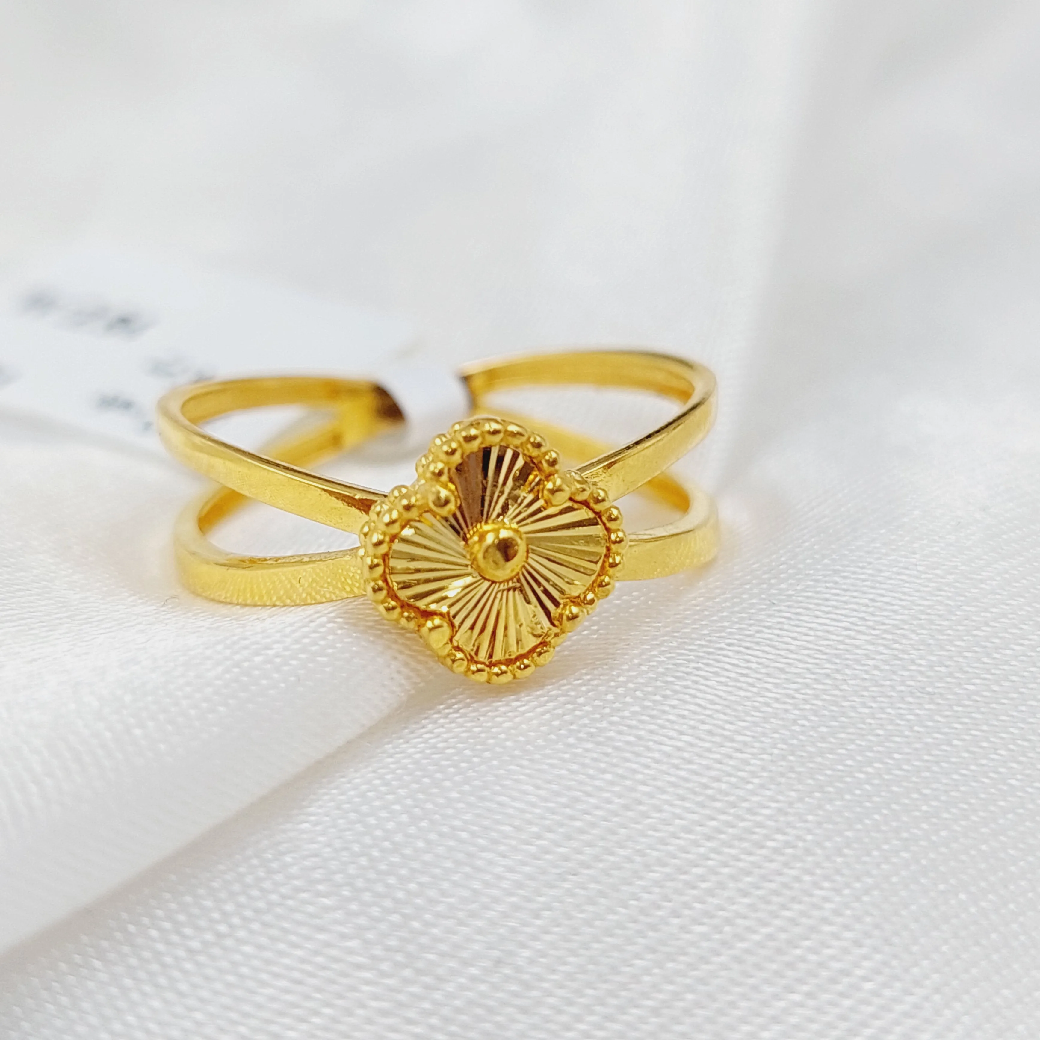 21K Clover Ring