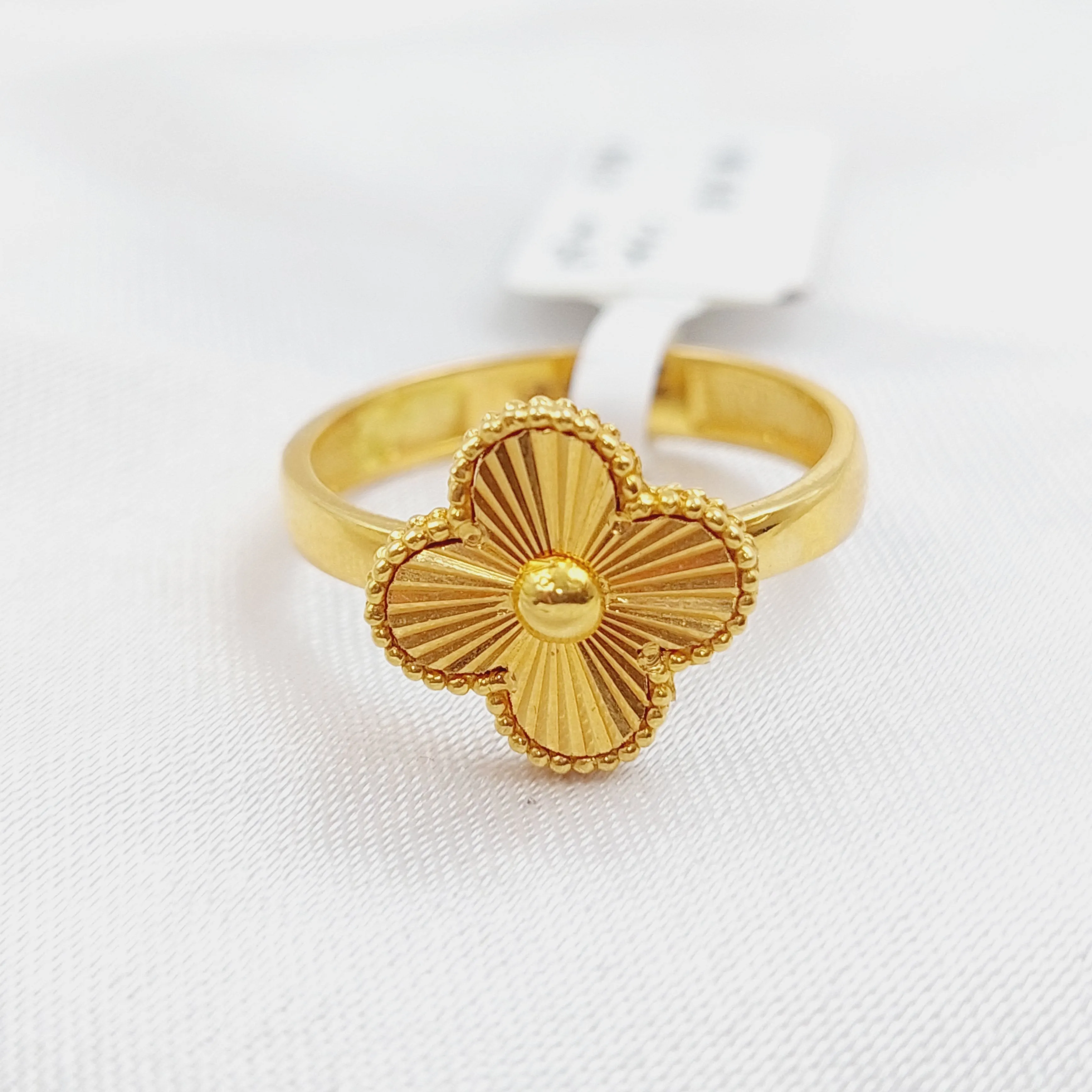 21K Clover Ring