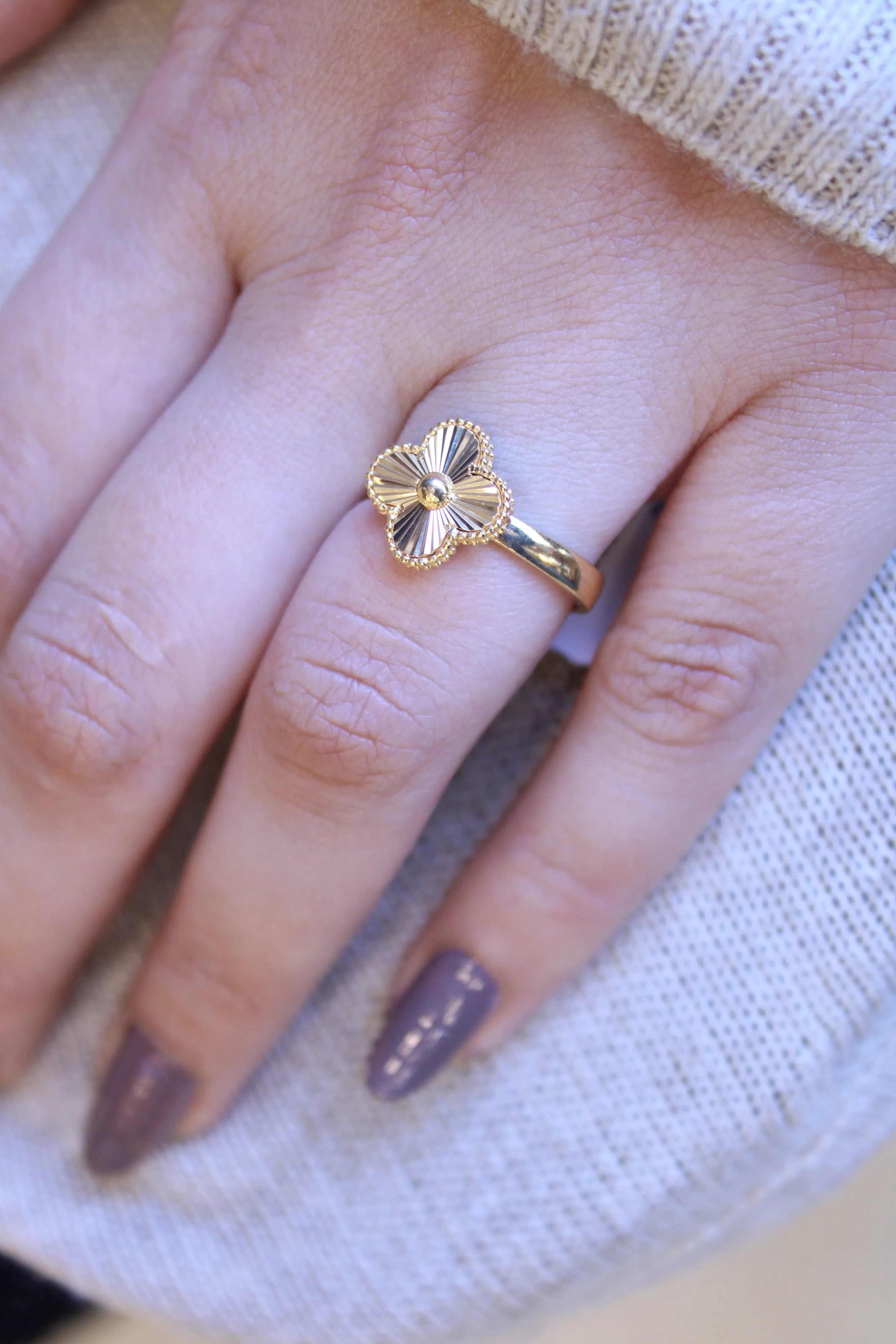 21K Clover Ring