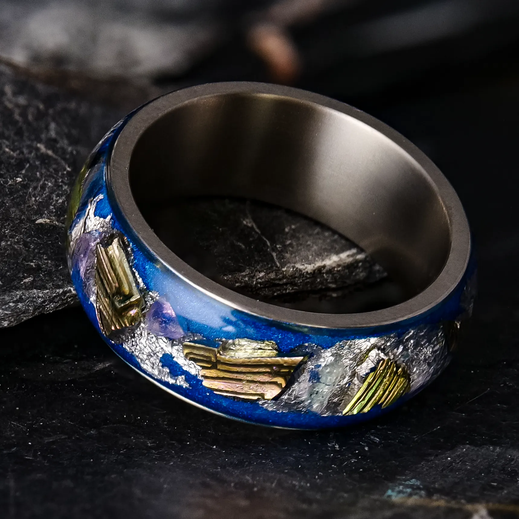 Bismuth Halo Glowstone Ring on Titanium