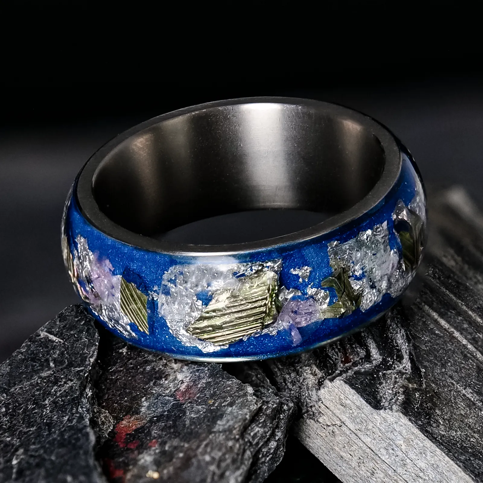 Bismuth Halo Glowstone Ring on Titanium