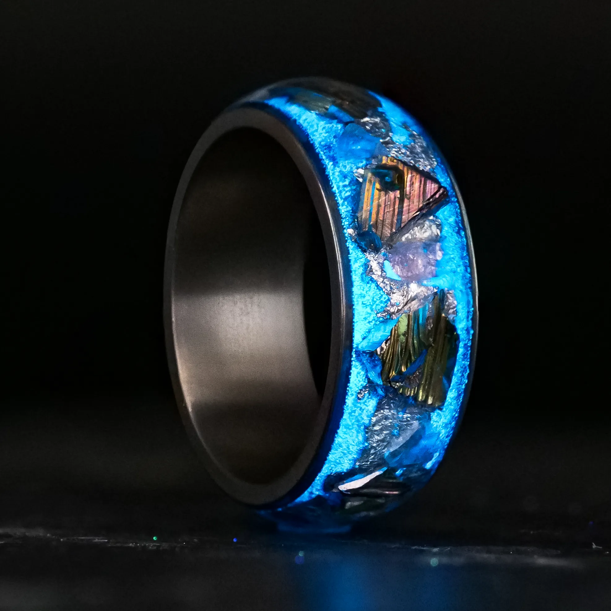 Bismuth Halo Glowstone Ring on Titanium