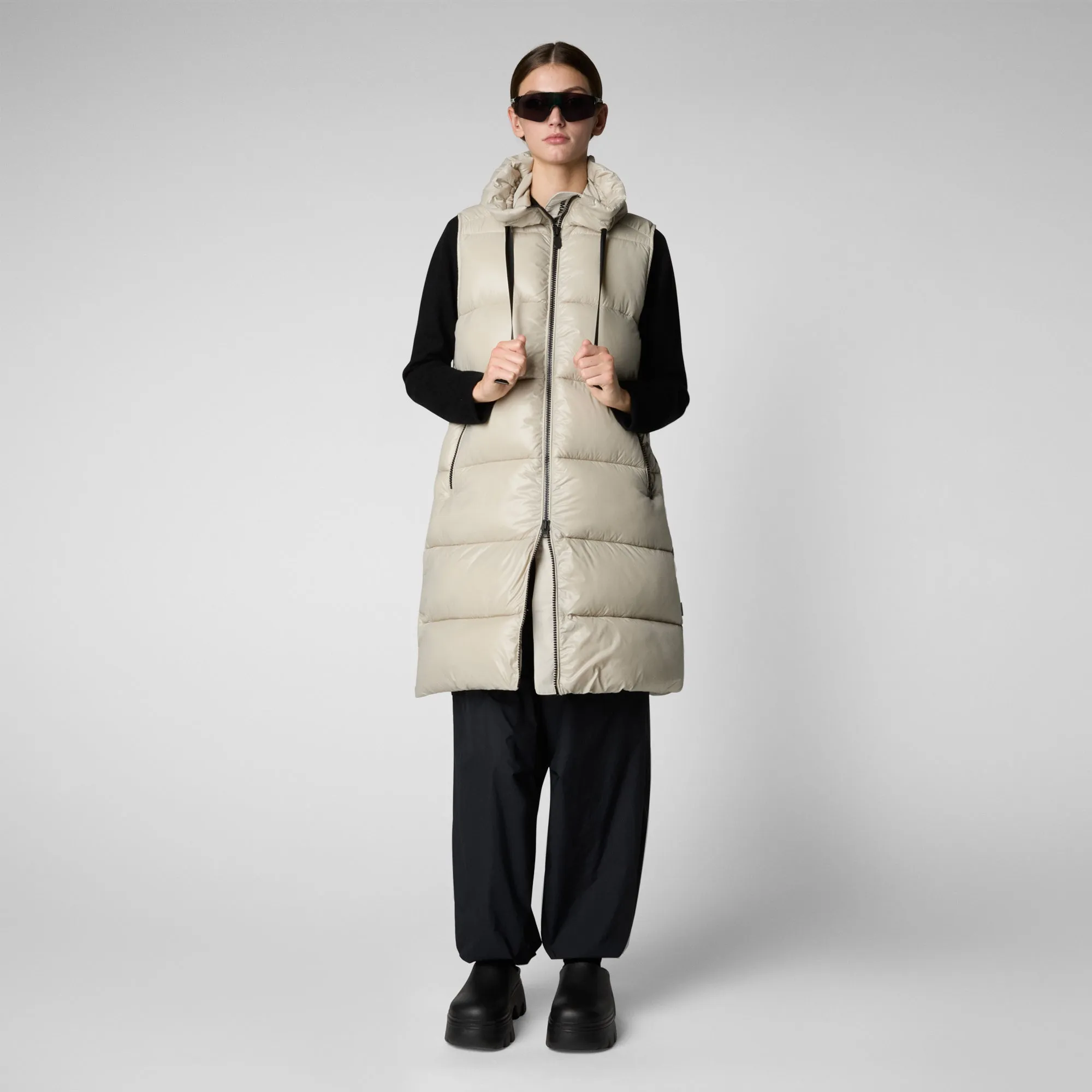Woman's hooded vest Iria in rainy beige